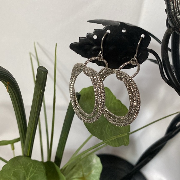 Elegant Dangle earrings - Picture 2 of 3